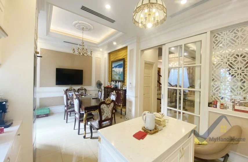 Xem ảnh 16: Ảnh 16: Thuê biệt thự Vinhomes Riverside full nội thất Tân Cổ Điển