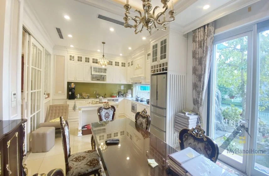 Xem ảnh 17: Ảnh 17: Thuê biệt thự Vinhomes Riverside full nội thất Tân Cổ Điển