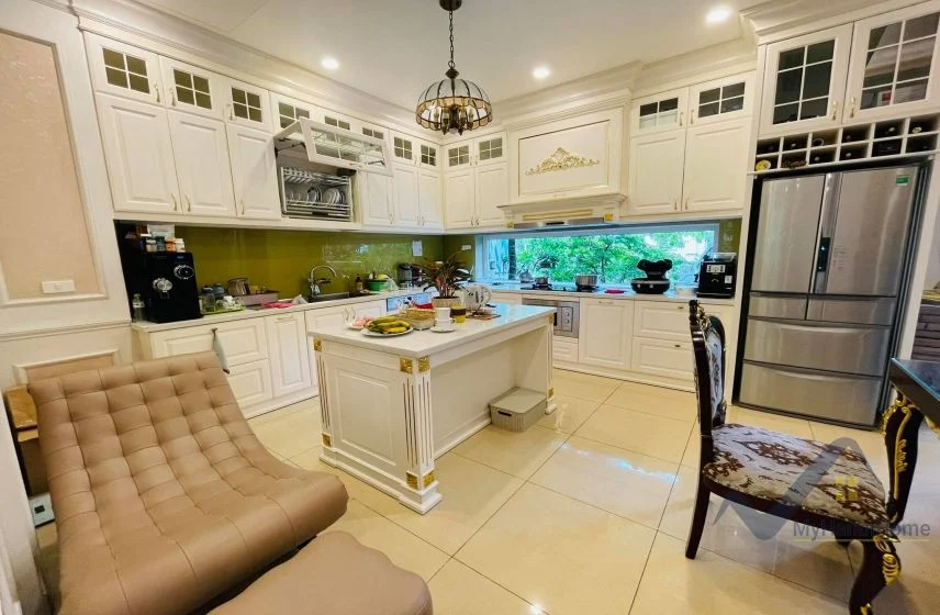 Xem ảnh 19: Ảnh 19: Thuê biệt thự Vinhomes Riverside full nội thất Tân Cổ Điển