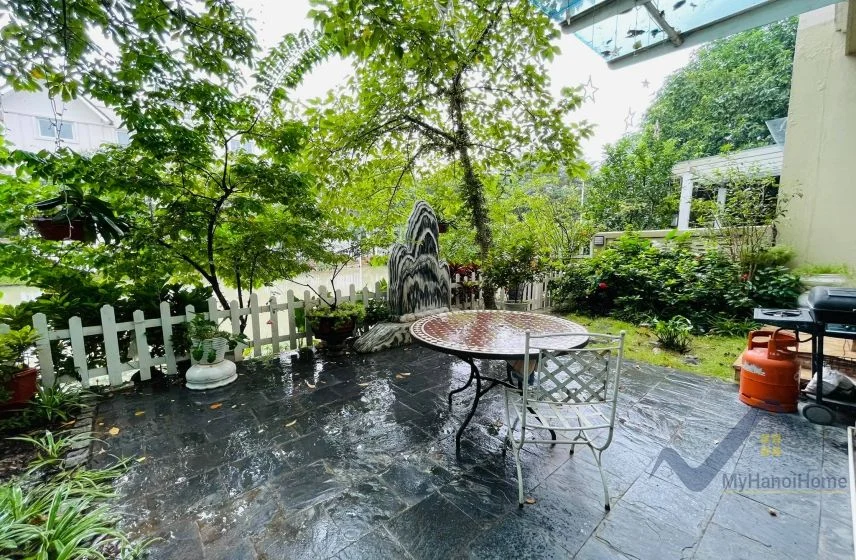 Xem ảnh 20: Ảnh 20: Thuê biệt thự Vinhomes Riverside full nội thất Tân Cổ Điển