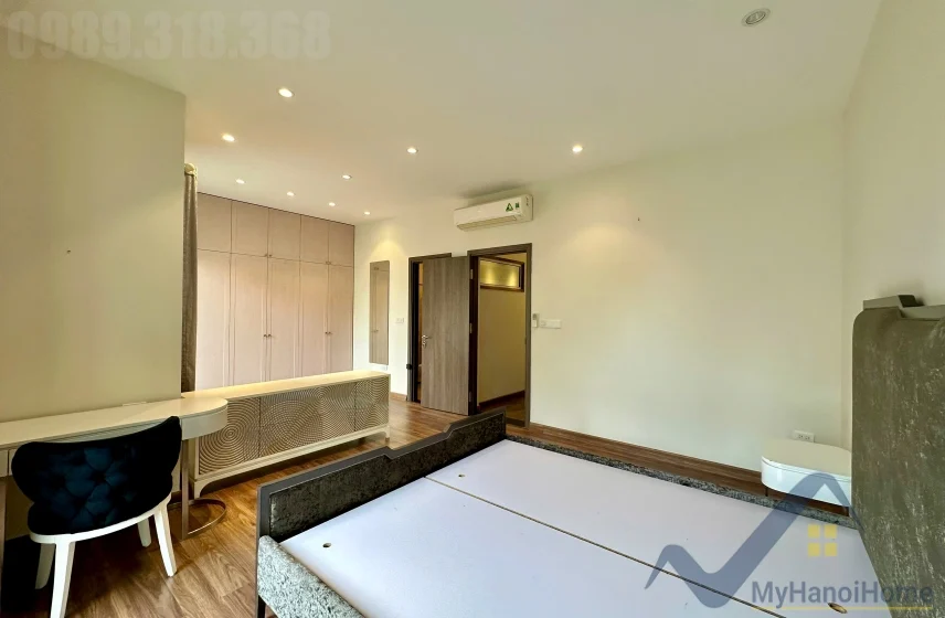 Xem ảnh 13: Ảnh 13: Thuê biệt thự Vinhomes Riverside Hoa Sữa, 200m2 full nội thất