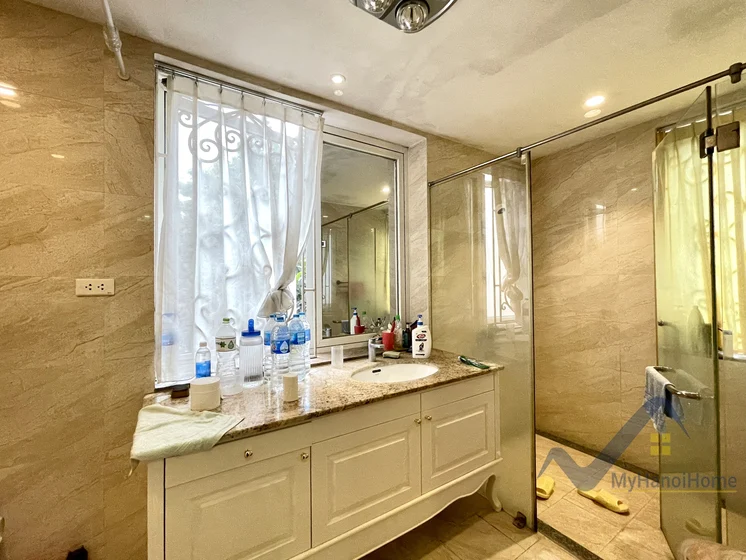 Xem ảnh 3: Ảnh 3: Thuê liền kề Vinhomes Riverside trang bị full nội thất hiện đại