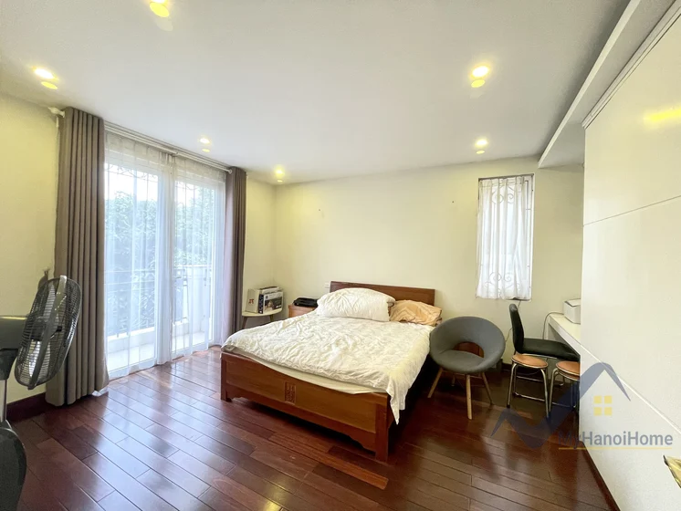 Xem ảnh 5: Ảnh 5: Thuê liền kề Vinhomes Riverside trang bị full nội thất hiện đại
