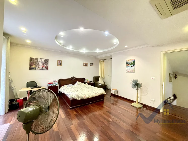 Xem ảnh 18: Ảnh 18: Thuê liền kề Vinhomes Riverside trang bị full nội thất hiện đại