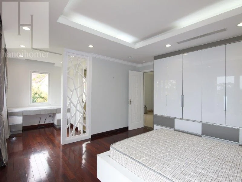Xem ảnh 12: Ảnh 12: Thuê nhà biệt thự Hoa Sữa Vinhomes Riverside, có sông đủ đồ gần BIS
