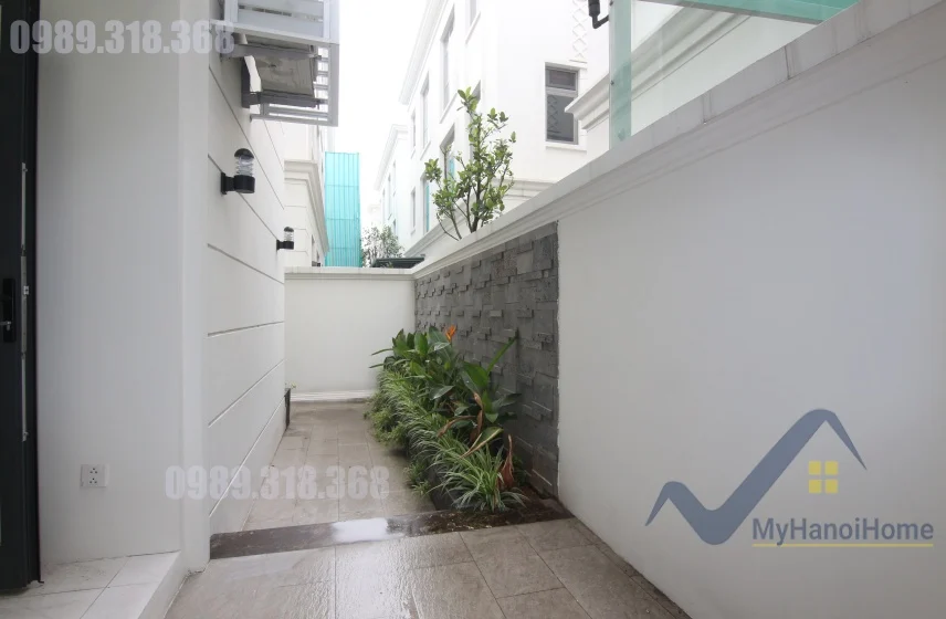 Xem ảnh 18: Ảnh 18: Thuê nhà Vinhomes Harmony không nội thất, mới sửa gần Vinschool và Hồ
