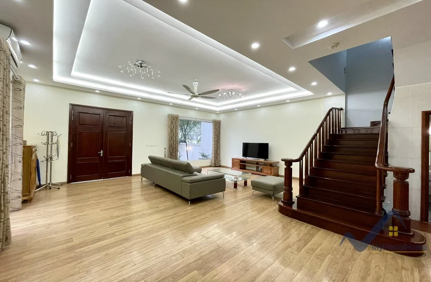 Xem ảnh 11: Ảnh 11: Vinhomes Riverside: Biệt thự cho thuê 4 phòng ngủ full nội thất