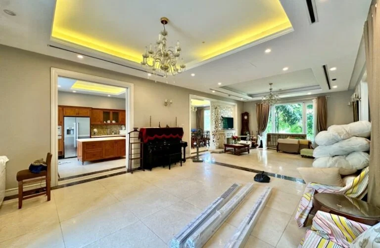 Thuê biệt thự đơn lập Vinhomes Riverside gần Almaz