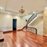 Xem ảnh 13: Ảnh 13: Mời thuê biệt thự song lập Vinhomes Riverside có thang máy