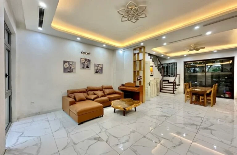 Chủ nhà cho thuê biệt thự Vinhomes Riverside 2 gần Hồ và Vinschool