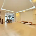 Thuê liền kề Vinhomes Riverside 2 nội thất cơ bản khu Nguyệt Quế