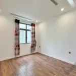 Xem ảnh 10: Ảnh 10: Thuê liền kề Vinhomes Riverside 2 nội thất cơ bản khu Nguyệt Quế