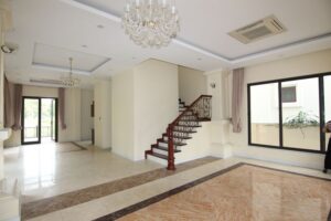 Biệt thự cho thuê Vinhome Riverside không đồ gần BIS