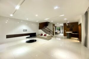 Biệt thự cho thuê Vinhomes Riverside khu Hoa Sữa, full nội thất