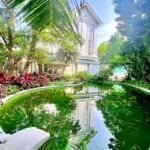 Xem ảnh 1: Biệt thự đơn lập Vinhomes Riverside full nội thất cho thuê, bể bơi