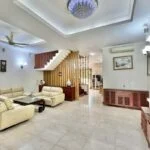 Xem ảnh 1: Biệt thự đủ đồ Vinhomes Riverside cho thuê có tầng hầm