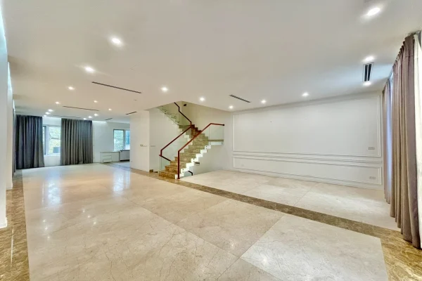 Biệt thự không đồ Vinhomes Riverside cho thuê gần trường BIS