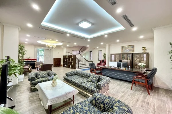 Biệt thự đơn lập cho thuê Vinhome Riverside đủ đồ, có sân vườn