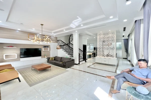 Biệt thự liền kề khu Anh Đào Vinhomes Riverside cho thuê full đồ