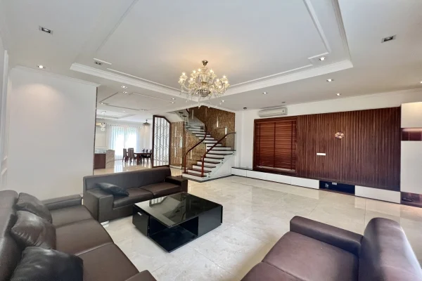 Biệt thự song lập Vinhomes Riverside cho thuê, nội thất hiện đại