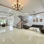 Xem ảnh 1: Biệt thự Vinhomes Riverside đủ đồ Hoa Sữa cho thuê