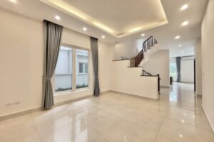 Cần cho thuê biệt thự song lập Vinhomes Riverside không đồ 4PN