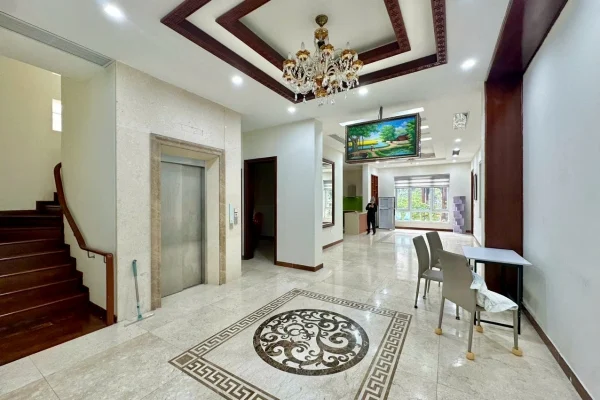 Cần thuê biệt thự Vinhomes Riverside Long Biên, 4PN có thang máy