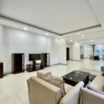 Xem ảnh 1: Cho thuê biệt thự đơn lập Vinhomes Riverside vườn rộng đủ đồ