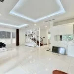 Xem ảnh 1: Cho thuê biệt thự Hoa Sữa Vinhomes Riverside full nội thất