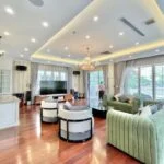 Xem ảnh 1: Cho thuê biệt thự Hoa Sữa Vinhomes Riverside gần bể bơi
