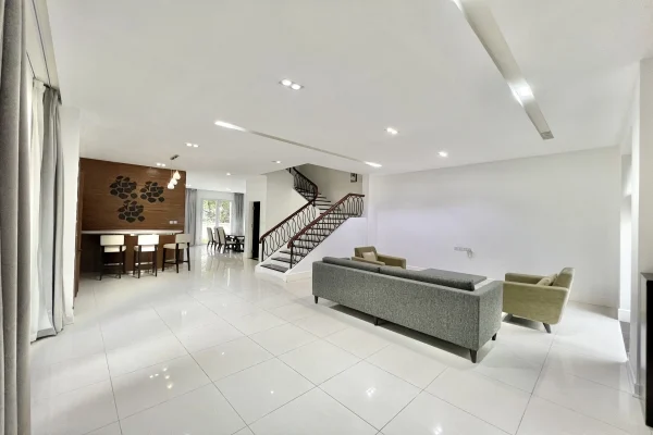 Cho thuê biệt thự Hoa Sữa Vinhomes Riverside, gần BIS, đủ đồ