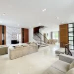 Xem ảnh 1: Cho thuê biệt thự Vinhomes Riverside có sân rộng, đủ đồ