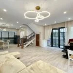 Xem ảnh 1: Cho thuê biệt thự Vinhomes Riverside đơn lập gần TTTM Vincom