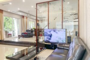 Cho thuê biệt thự Vinhomes Riverside đủ đồ gần khu bể bơi