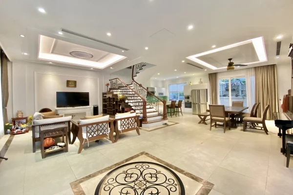 Cho thuê biệt thự Vinhomes Riverside full nội thất Đông Dương