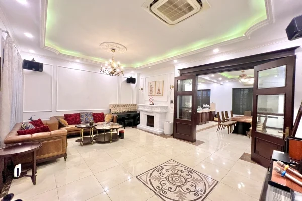 Chủ nhà cho thuê biệt thự Vinhomes Riverside đủ đồ 4PN hiện đại