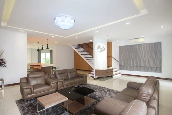 Thuê biệt thự đơn lập Vinhomes Riverside full nội thất gần BIS