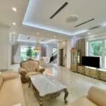 Xem ảnh 1: Thuê biệt thự đơn lập Vinhomes Riverside phong cách tân cổ điển