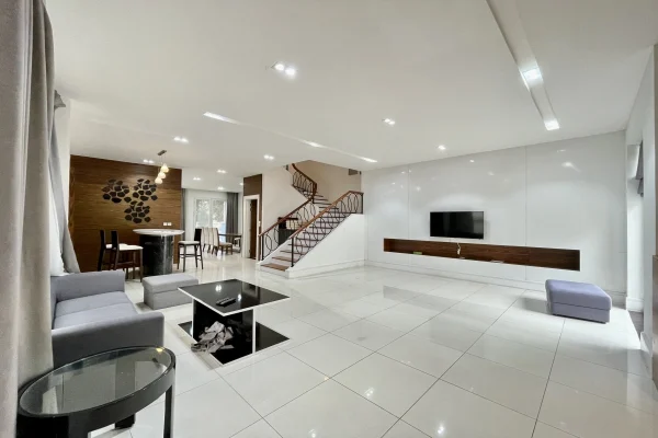 Thuê biệt thự Hoa Sữa Vinhome Riverside trang bị full đồ