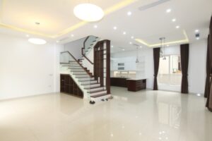 Thuê biệt thự không đồ Vinhome Riverside gần Vincom Plaza và Symphony