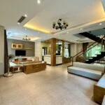 Xem ảnh 1: Thuê biệt thự đơn lập Vinhomes Riverside có Gara trong nhà