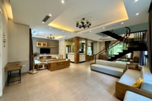 Thuê biệt thự đơn lập Vinhomes Riverside có Gara trong nhà