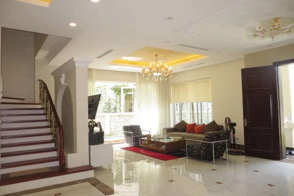Thuê biệt thự liền kề Vinhomes Riverside có sân vườn rộng
