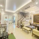Xem ảnh 1: Thuê biệt thự Vinhomes Riverside full nội thất Tân Cổ Điển
