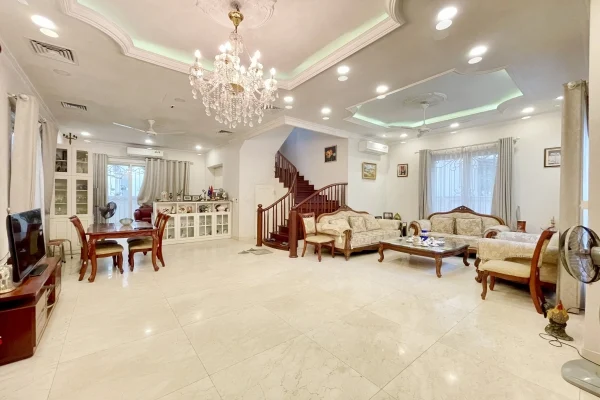 Thuê liền kề Vinhomes Riverside trang bị full nội thất hiện đại