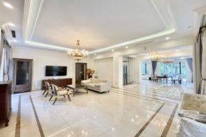 Thuê nhà tại Vinhome Riverside đường Hoa Phượng có thang máy